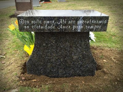 Dakota Mahogany Memorial Bench with Verse in Spanish