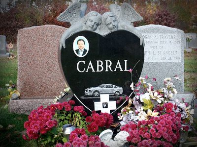 Black Granite Heart Shaped Monument with Twin Angel Sculptures Cabral Memorial with Porcelain Portrait And Car Etching with White Lithochrome