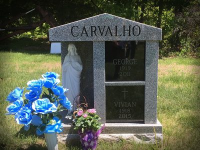 Barre Gray Granite Mini Mausoleum Carvalho Memorial Statue of Jesus