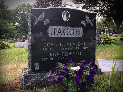 Black Granite Upright Monument Jacob Memorial with Porcelain of Couple